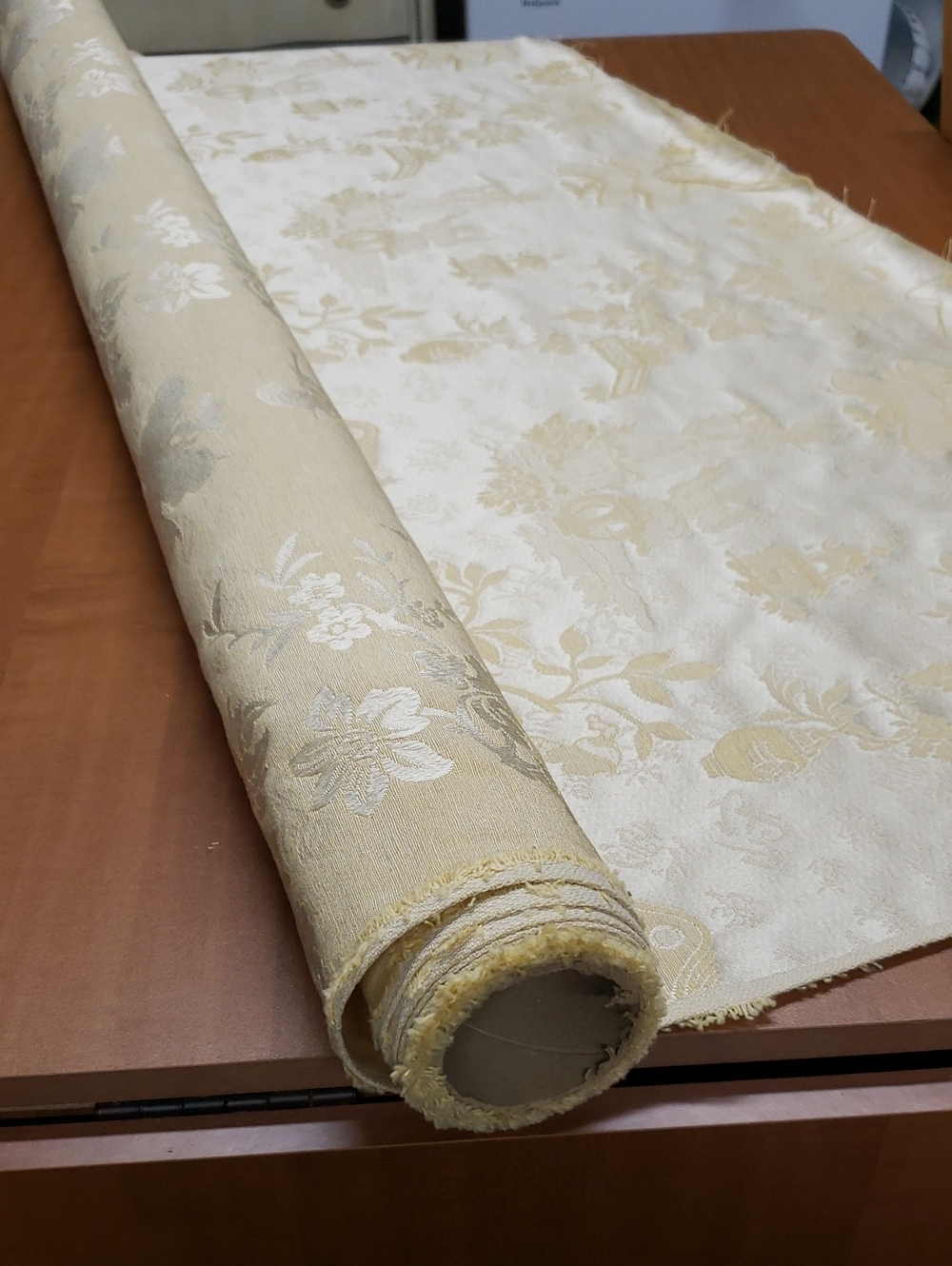 Home Decor Floral Damask Roll - Elegant Fabric